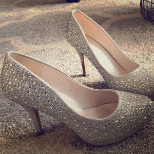 Beautiful silver pumps!